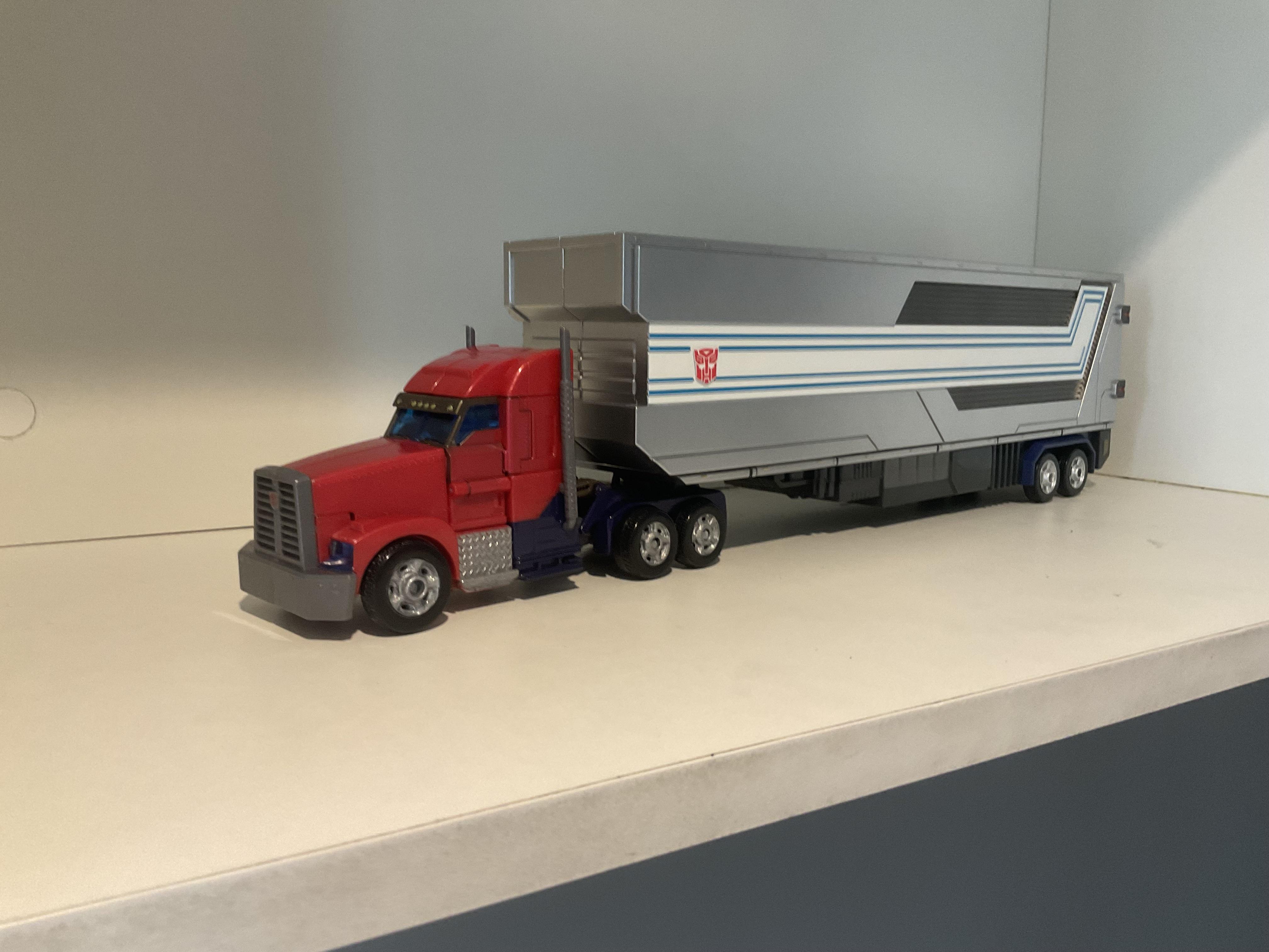 Assault Boxcare  Optimus prime trailer